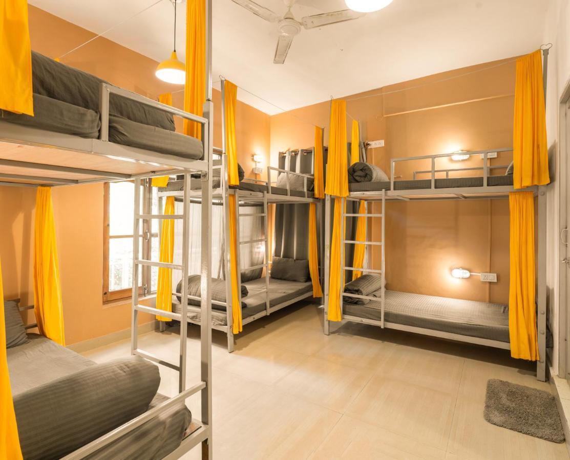 Whoopers Hostel Bir Exteriör bild